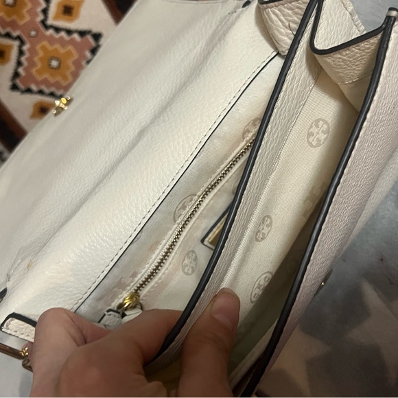 Tory Burch White Ivory Pebbled Leather Logo Crossbody Bombe T - Picture 5 of 6